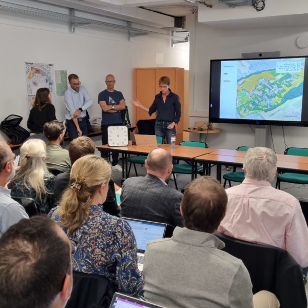 Personnes assistant à la présentation du Masterplan Belle Idée le 1er septembre