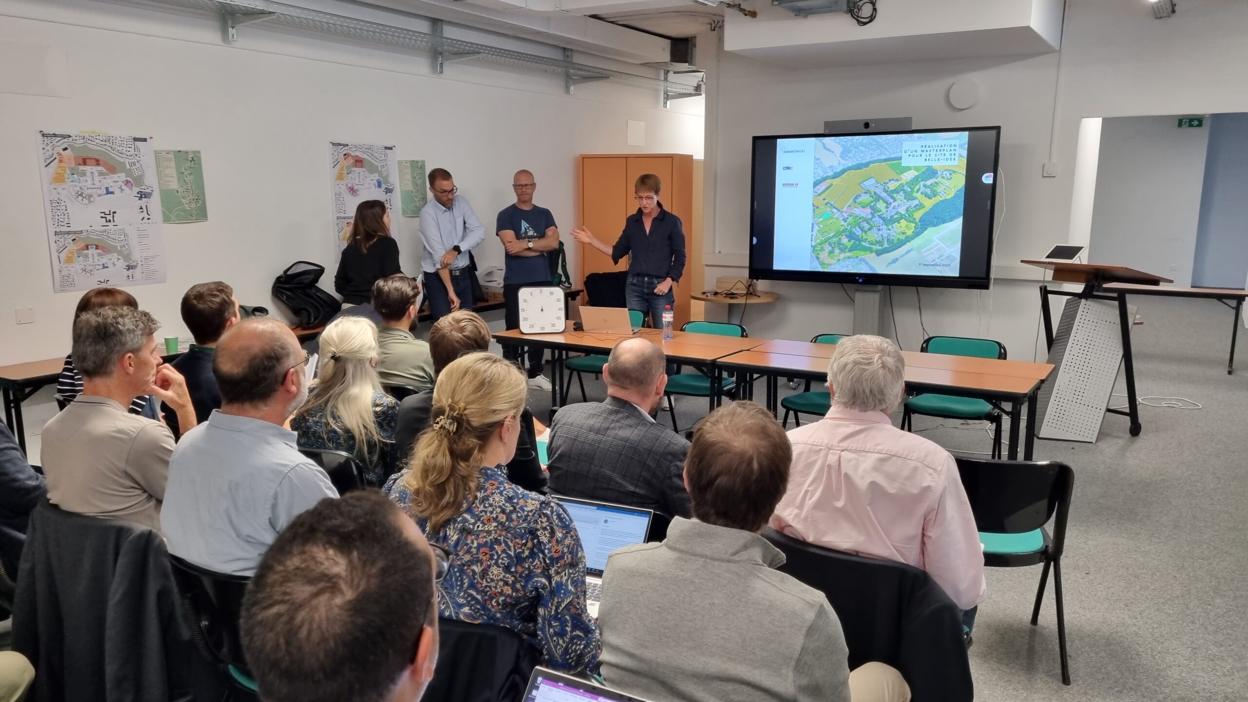 Personnes assistant à la présentation du Masterplan Belle Idée le 1er septembre
